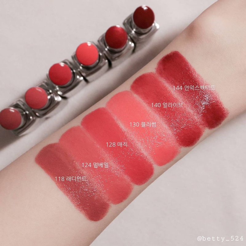  Chanel Rouge Coco Bloom sở hữu bảng màu có một loạt các sắc thái, phù hợp với rất nhiều màu da, make-up look